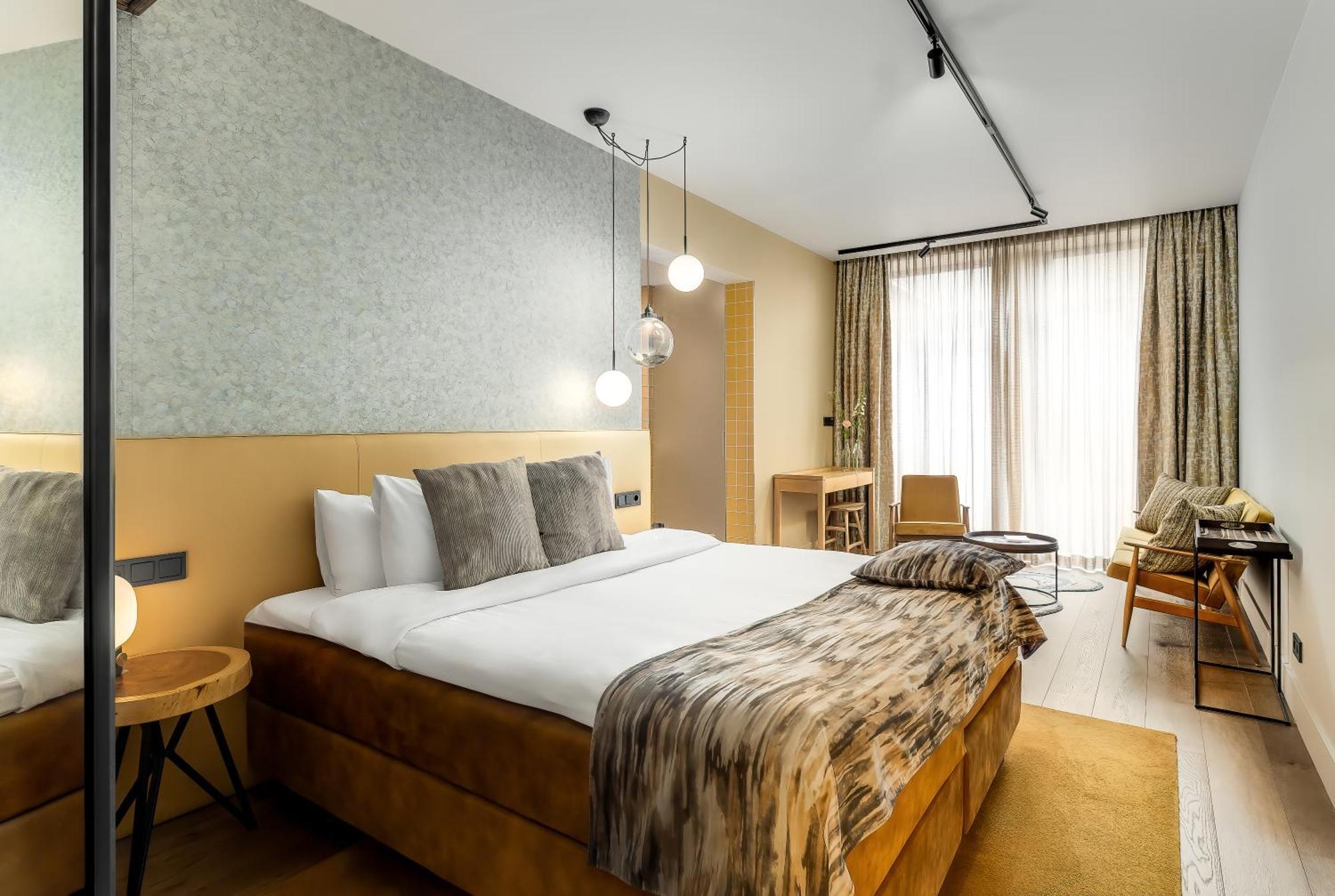 Deluxe Room,1596178834:JPEG